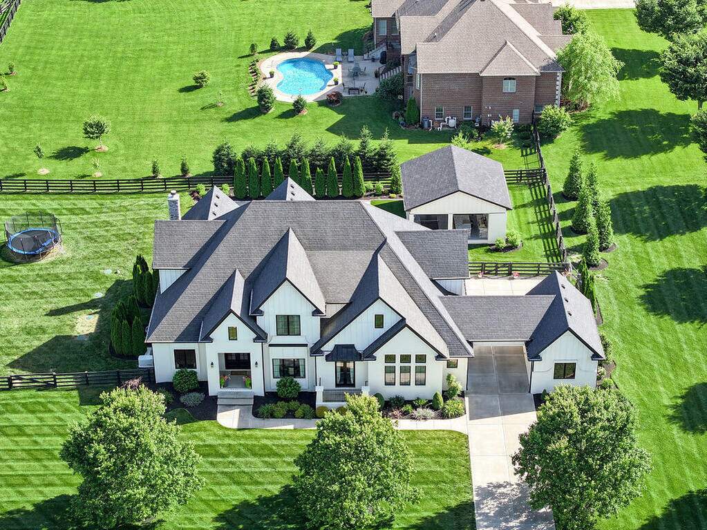 6 Bedroom Single Family Home/House's Image 99