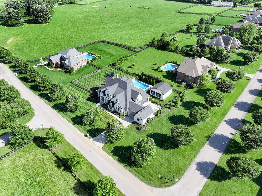 6 Bedroom Single Family Home/House's Image 100