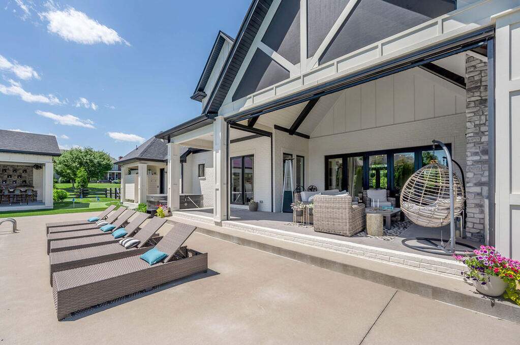 6 Bedroom Single Family Home/House's Image 18