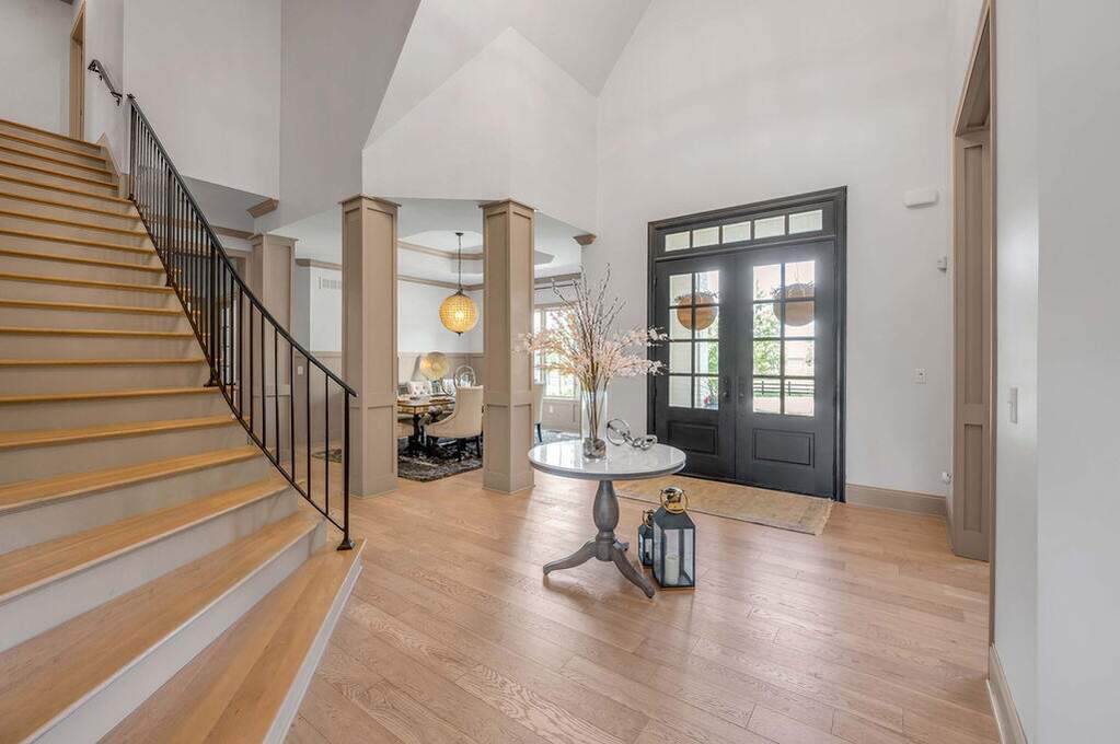 6 Bedroom Single Family Home/House's Image 24