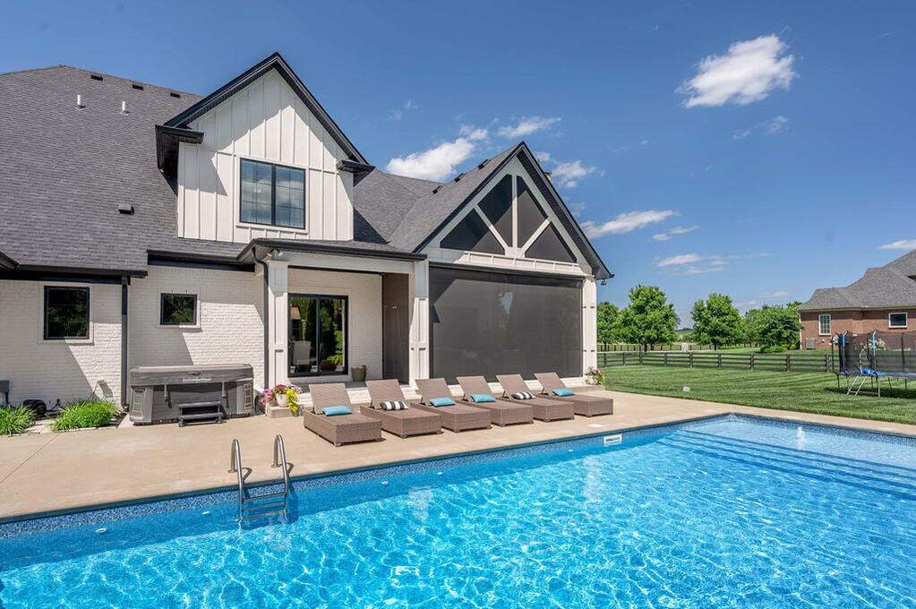6 Bedroom Single Family Home/House's Image 37