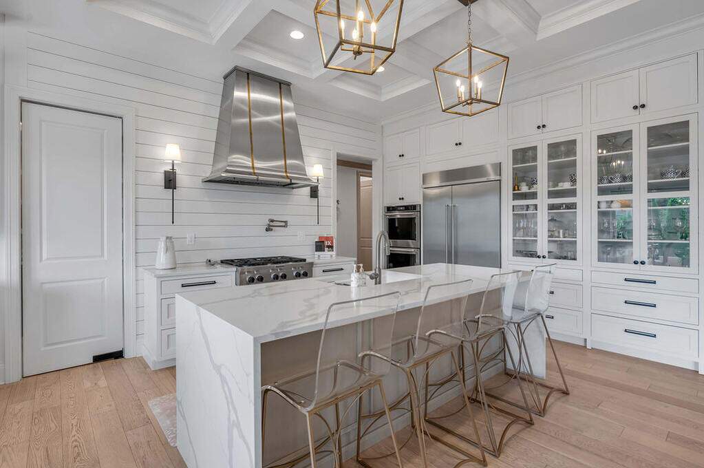 6 Bedroom Single Family Home/House's Image 40