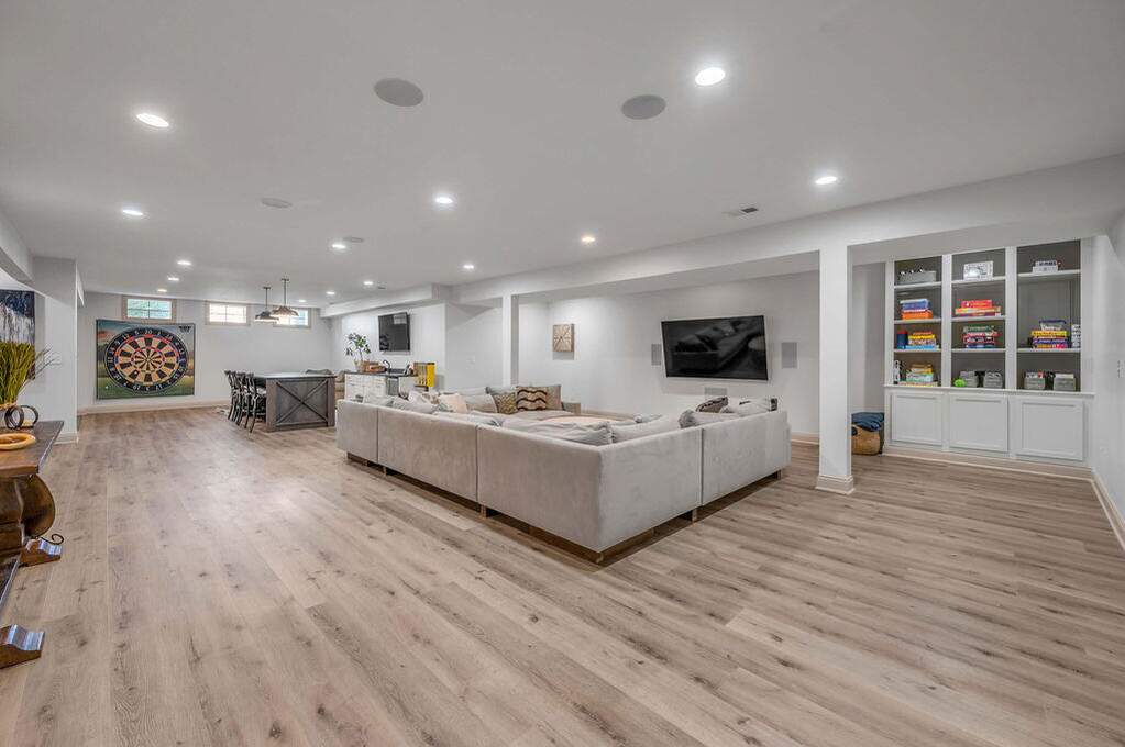 6 Bedroom Single Family Home/House's Image 84