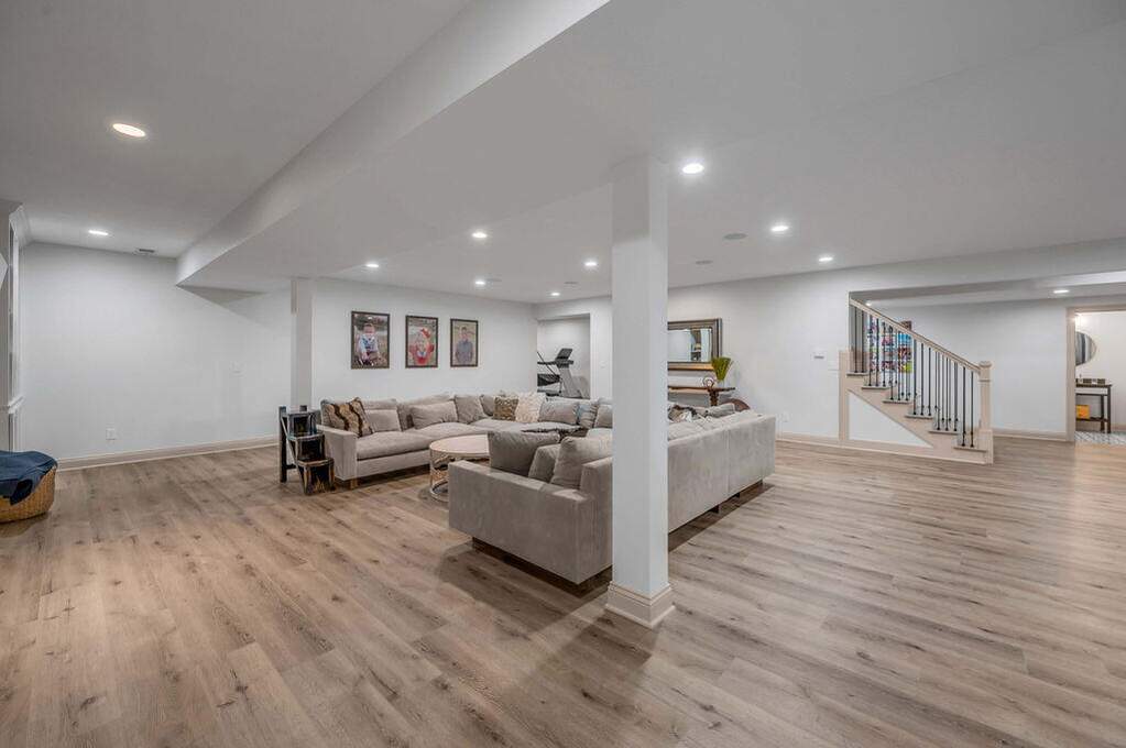 6 Bedroom Single Family Home/House's Image 87