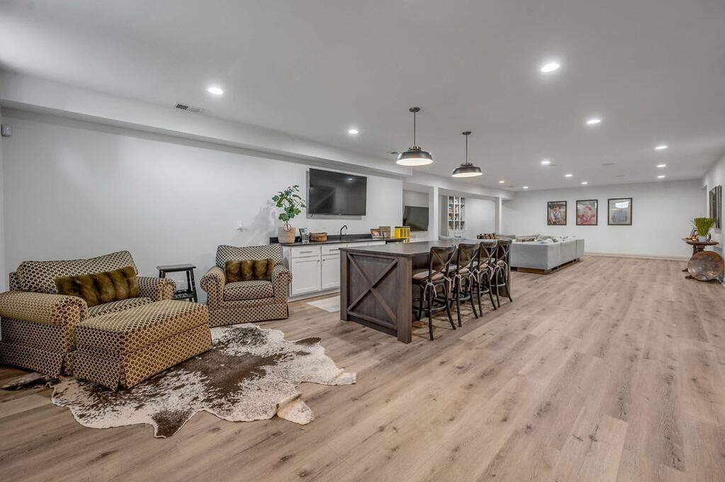 6 Bedroom Single Family Home/House's Image 89