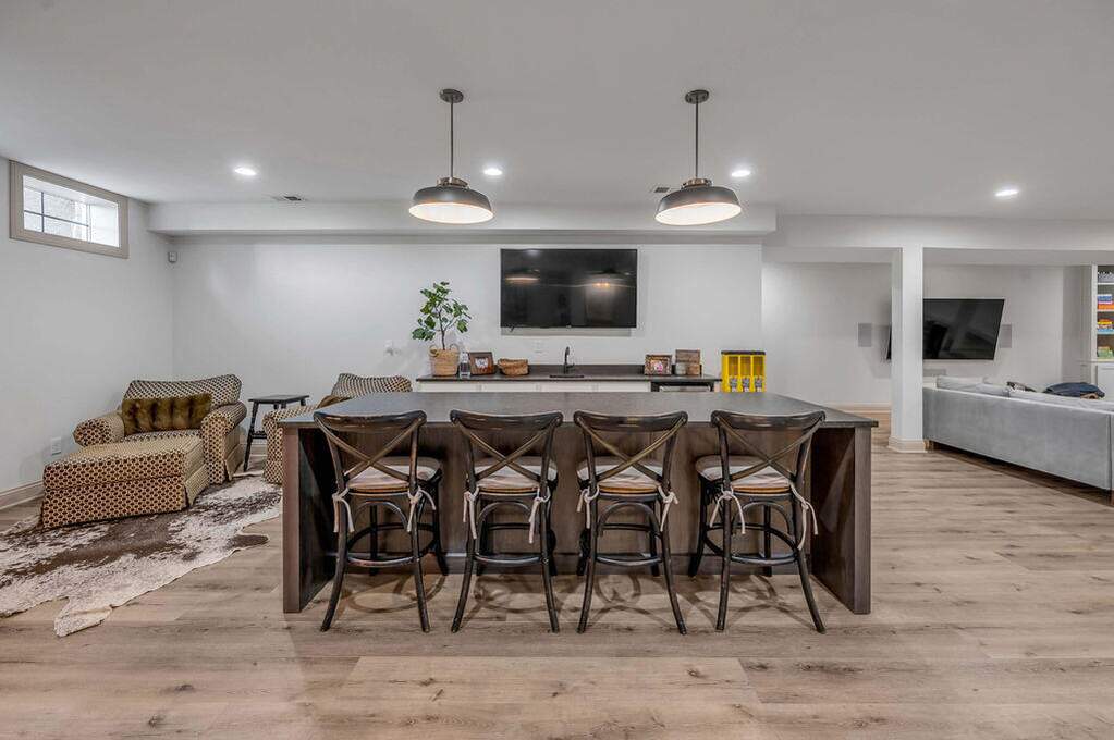 6 Bedroom Single Family Home/House's Image 90