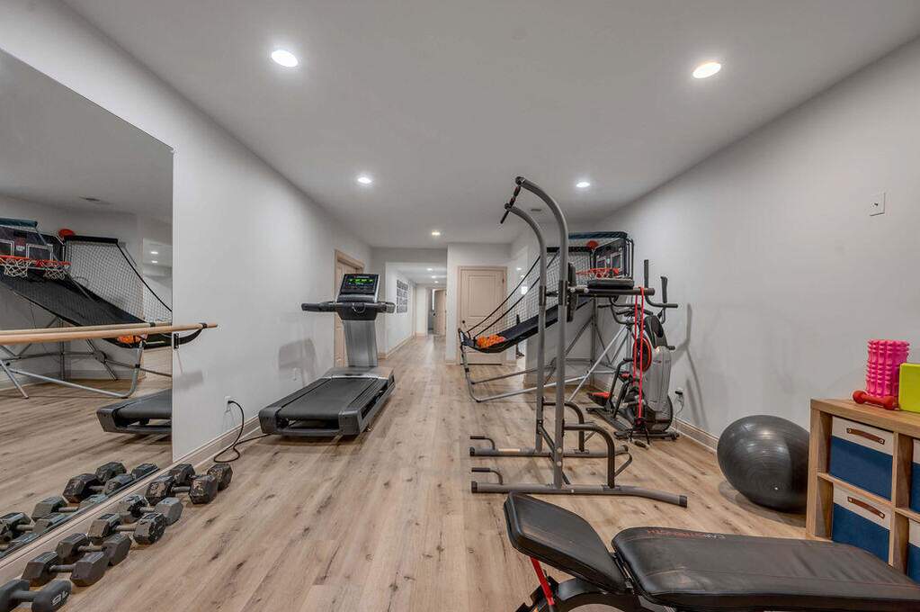 6 Bedroom Single Family Home/House's Image 94