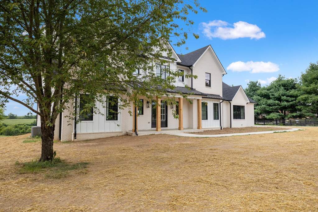 4 Bedroom Single Family Home/House's Image 8