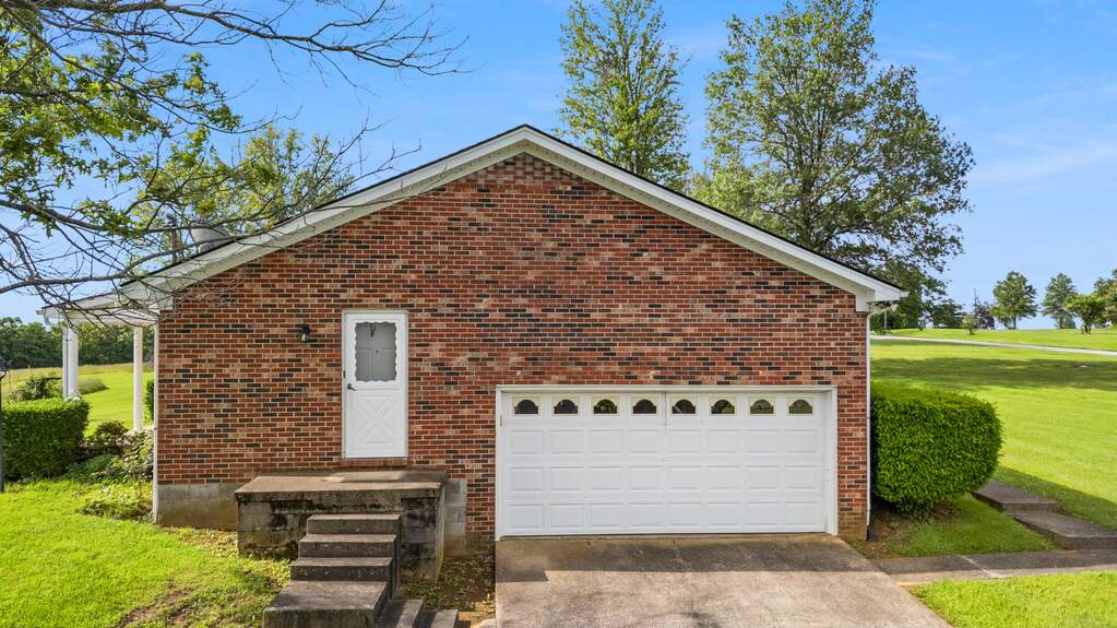 3 Bedroom Single Family Home/House's Image 38