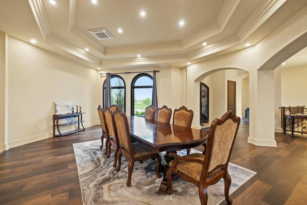 5 Bedroom Single Family Home/House's Image 9