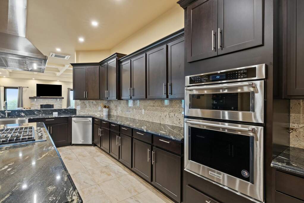 5 Bedroom Single Family Home/House's Image 11