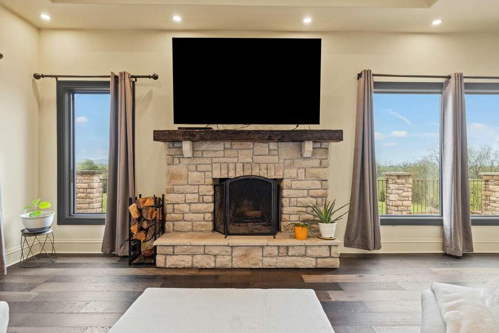 5 Bedroom Single Family Home/House's Image 17