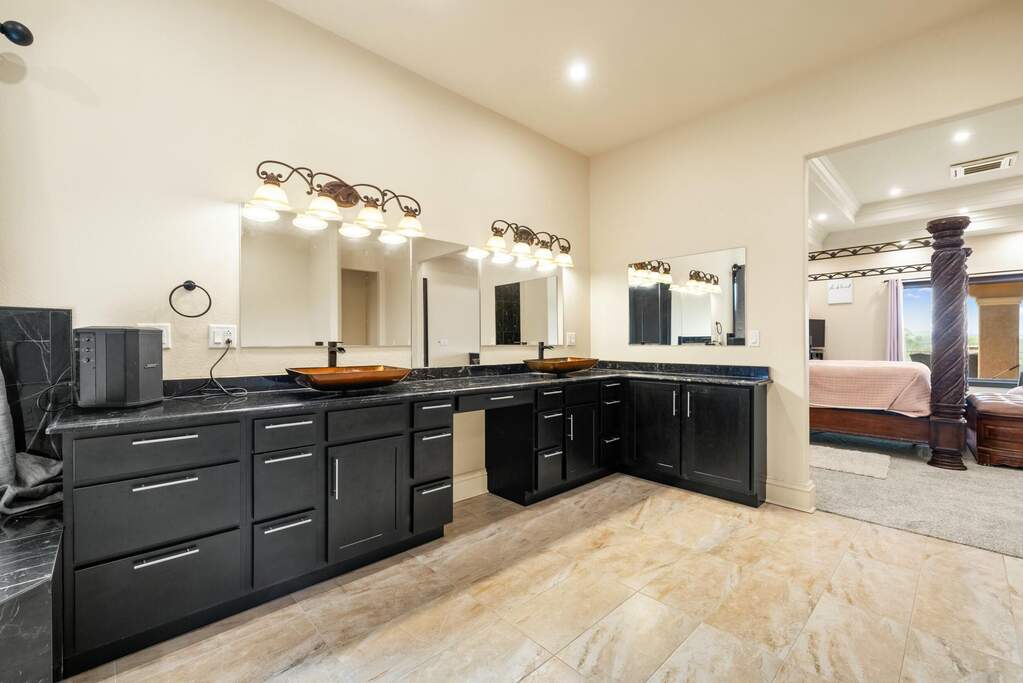 5 Bedroom Single Family Home/House's Image 21