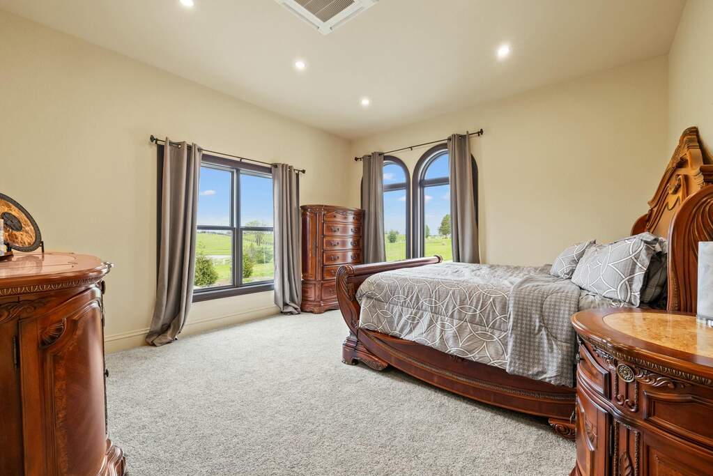 5 Bedroom Single Family Home/House's Image 27