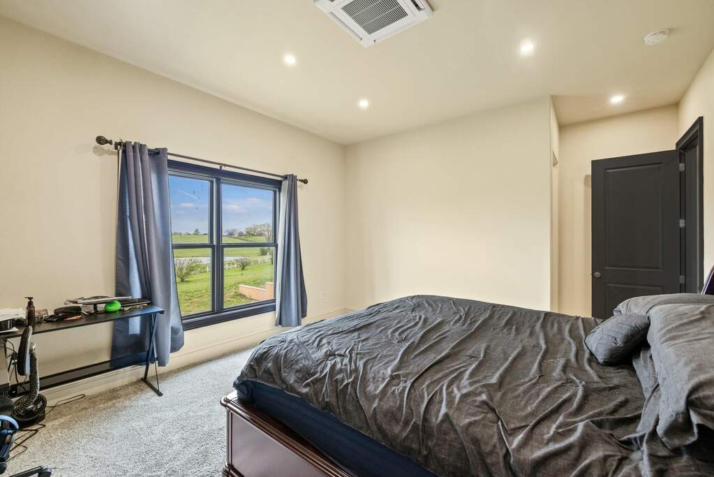 5 Bedroom Single Family Home/House's Image 33