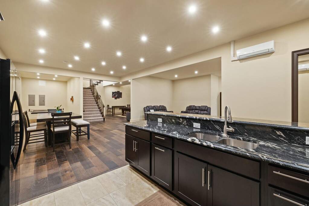 5 Bedroom Single Family Home/House's Image 44