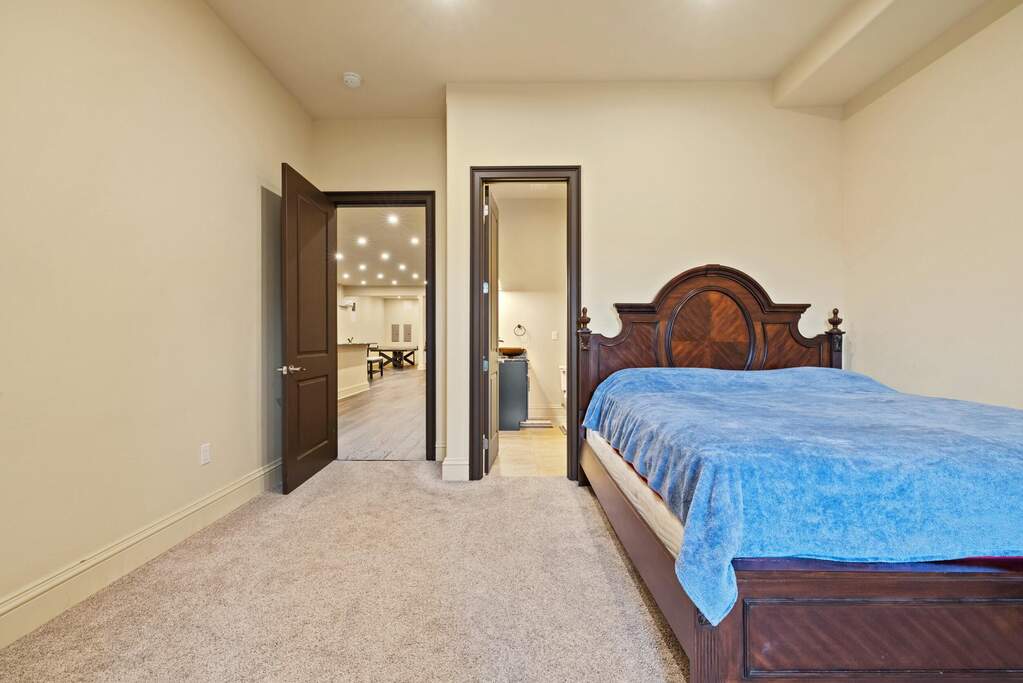 5 Bedroom Single Family Home/House's Image 48