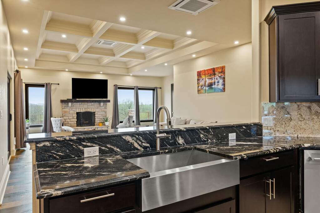 5 Bedroom Single Family Home/House's Image 3
