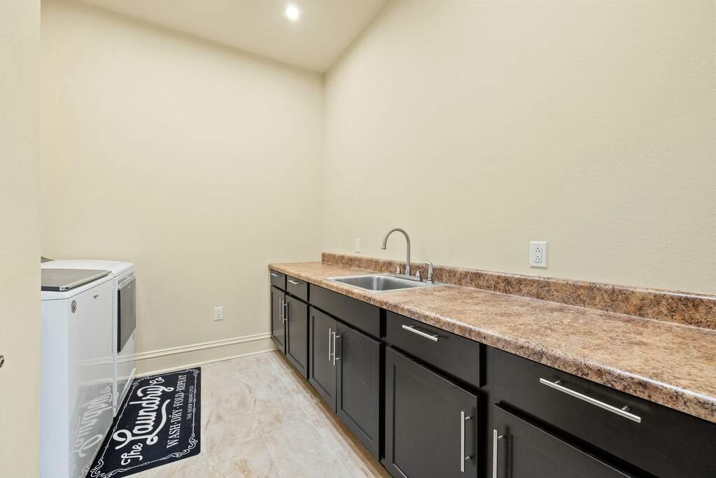 5 Bedroom Single Family Home/House's Image 66