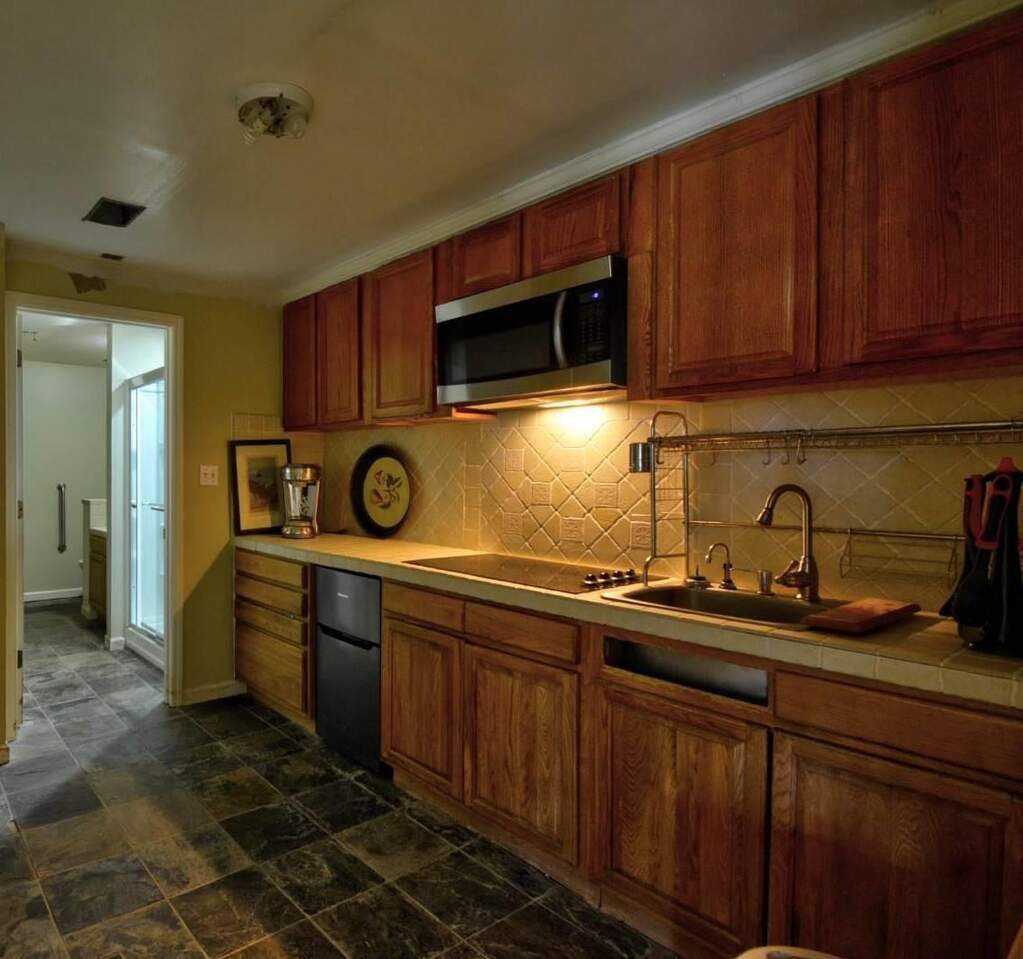 5 Bedroom Single Family Home/House's Image 31