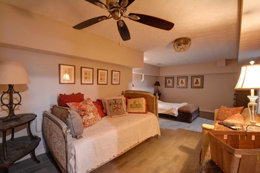 5 Bedroom Single Family Home/House's Image 33