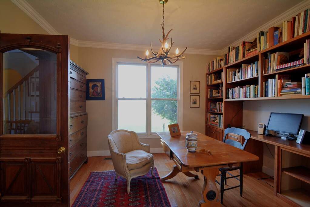 5 Bedroom Single Family Home/House's Image 4