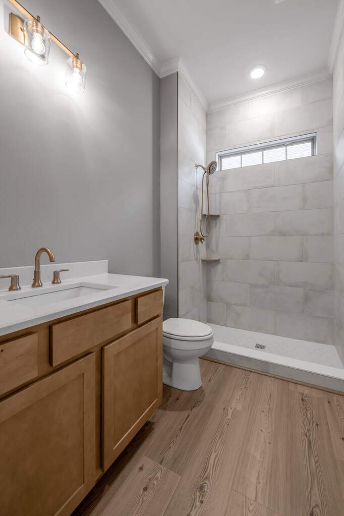 5 Bedroom Single Family Home/House's Image 10