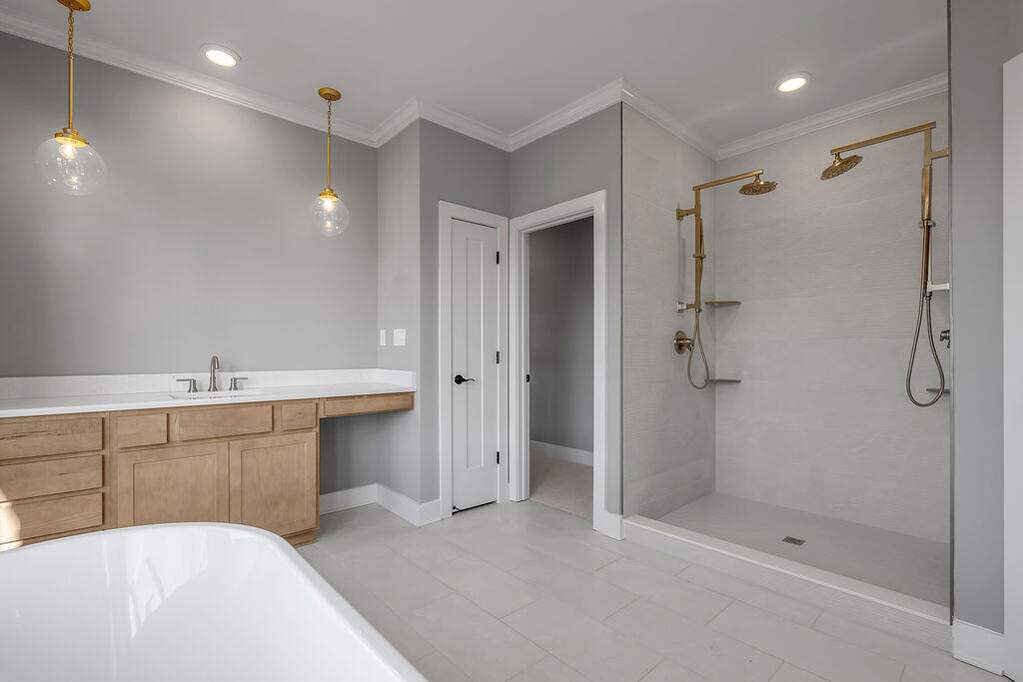 5 Bedroom Single Family Home/House's Image 14