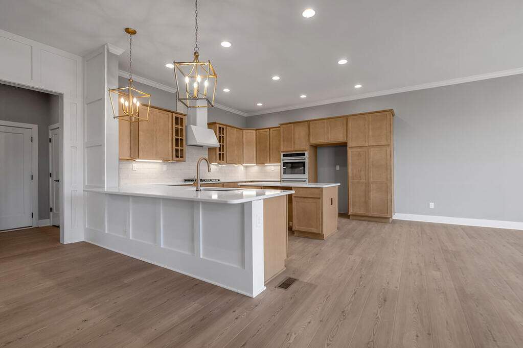 5 Bedroom Single Family Home/House's Image 3