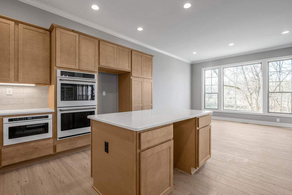 5 Bedroom Single Family Home/House's Image 6