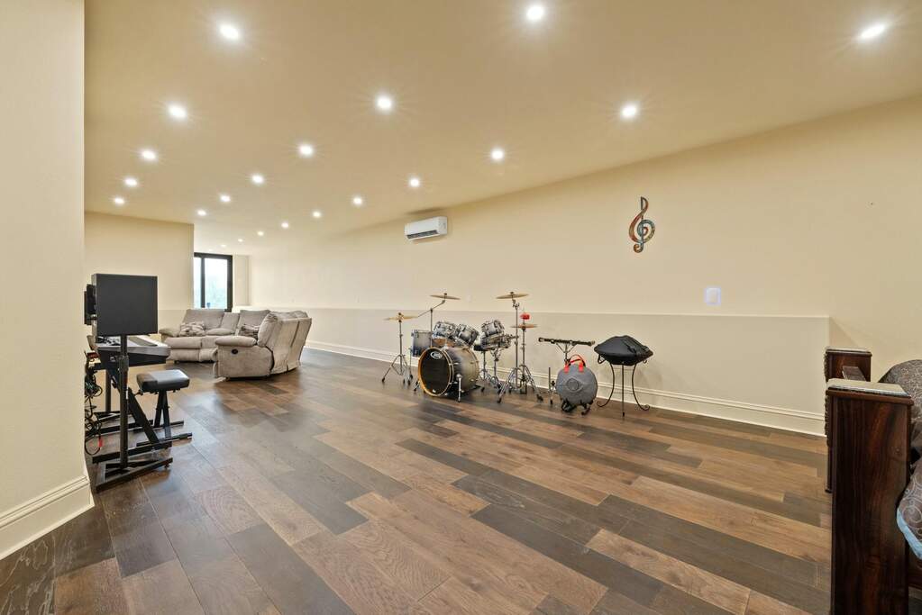 5 Bedroom Farm/Ranch/Plantation's Image 54