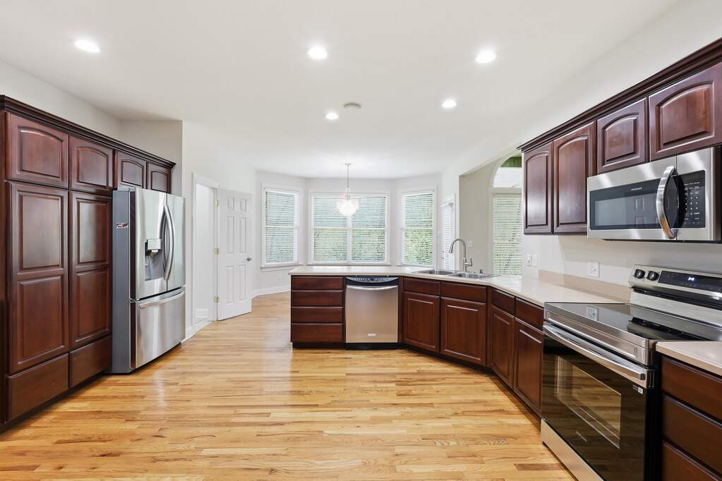 5 Bedroom Single Family Home/House's Image 10
