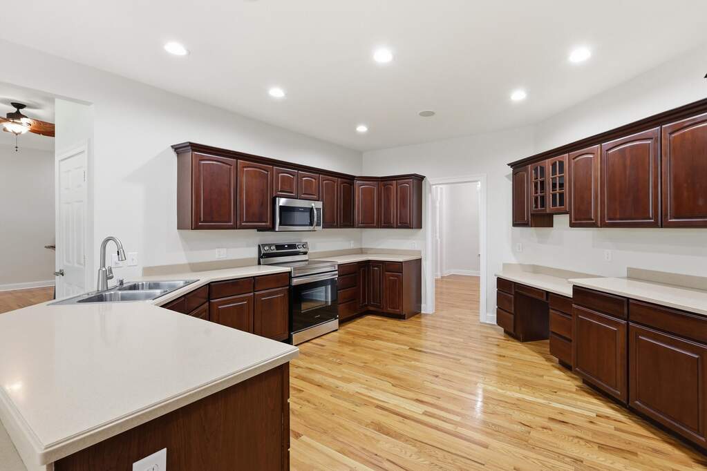 5 Bedroom Single Family Home/House's Image 11