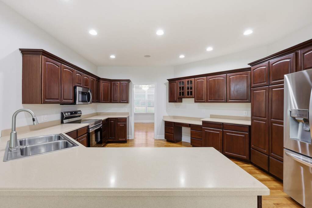 5 Bedroom Single Family Home/House's Image 12