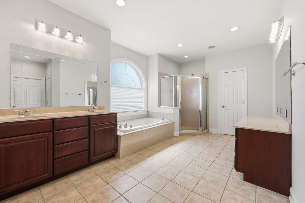 5 Bedroom Single Family Home/House's Image 19