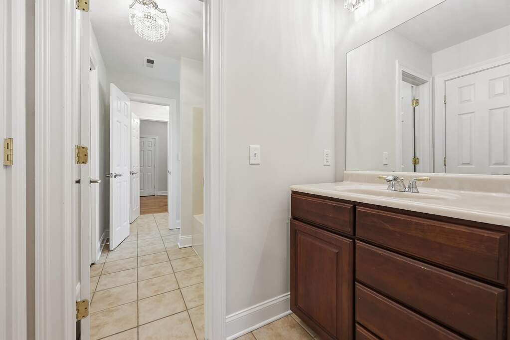 5 Bedroom Single Family Home/House's Image 35