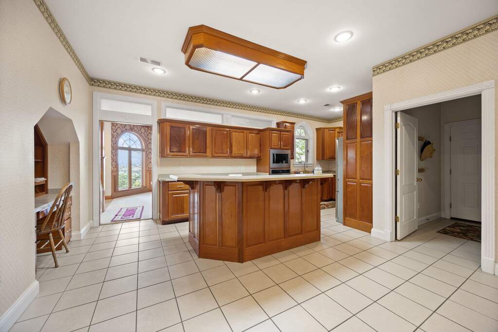 5 Bedroom Single Family Home/House's Image 8