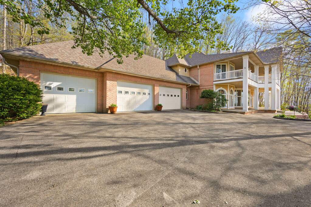 5 Bedroom Single Family Home/House's Image 33