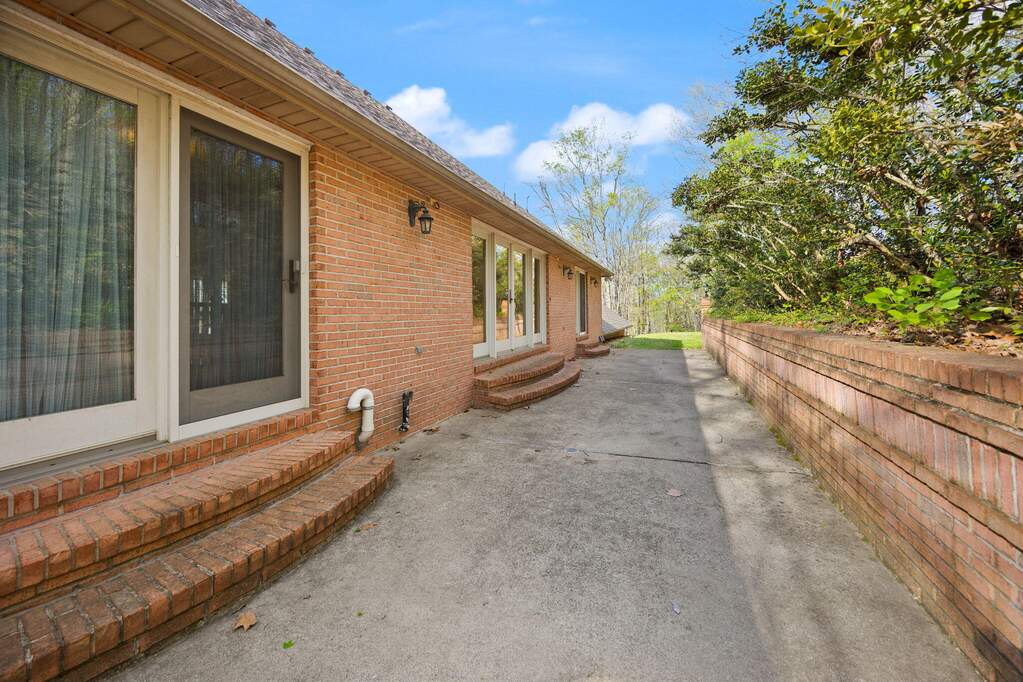 5 Bedroom Single Family Home/House's Image 39