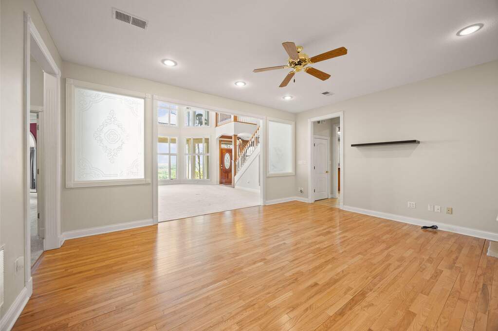 5 Bedroom Single Family Home/House's Image 6