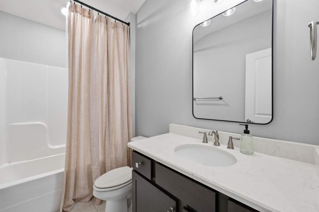 5 Bedroom Single Family Home/House's Image 27