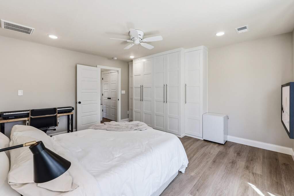 5 Bedroom Single Family Home/House's Image 22