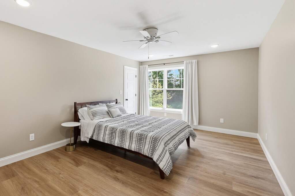5 Bedroom Single Family Home/House's Image 23