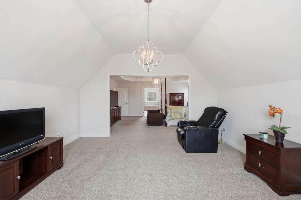 5 Bedroom Single Family Home/House's Image 22