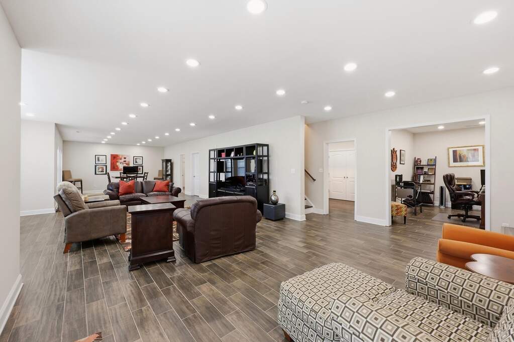 5 Bedroom Single Family Home/House's Image 31