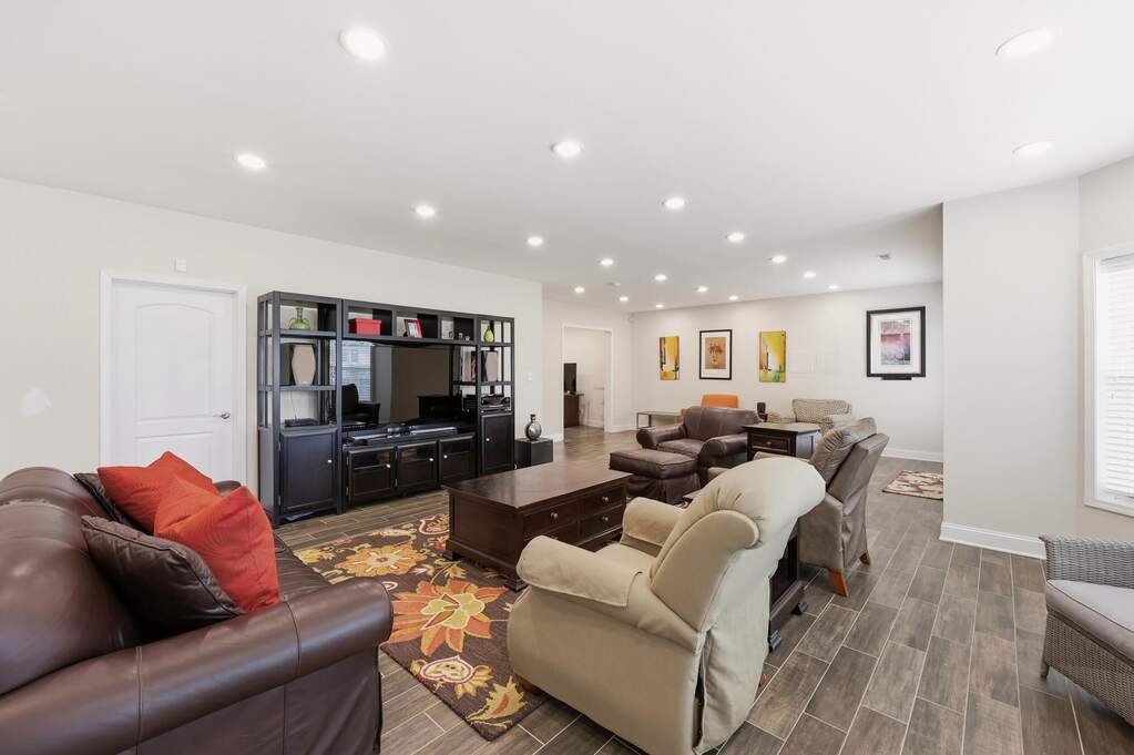 5 Bedroom Single Family Home/House's Image 32