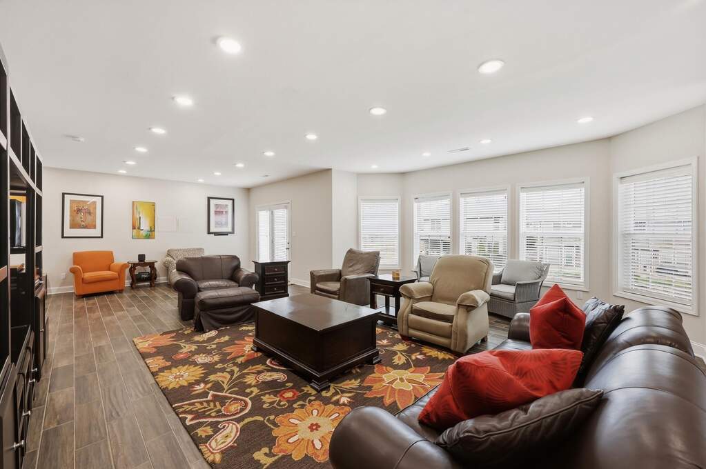 5 Bedroom Single Family Home/House's Image 33