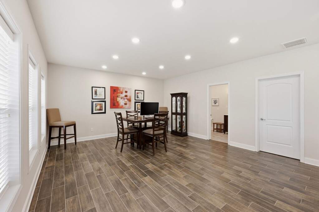 5 Bedroom Single Family Home/House's Image 34