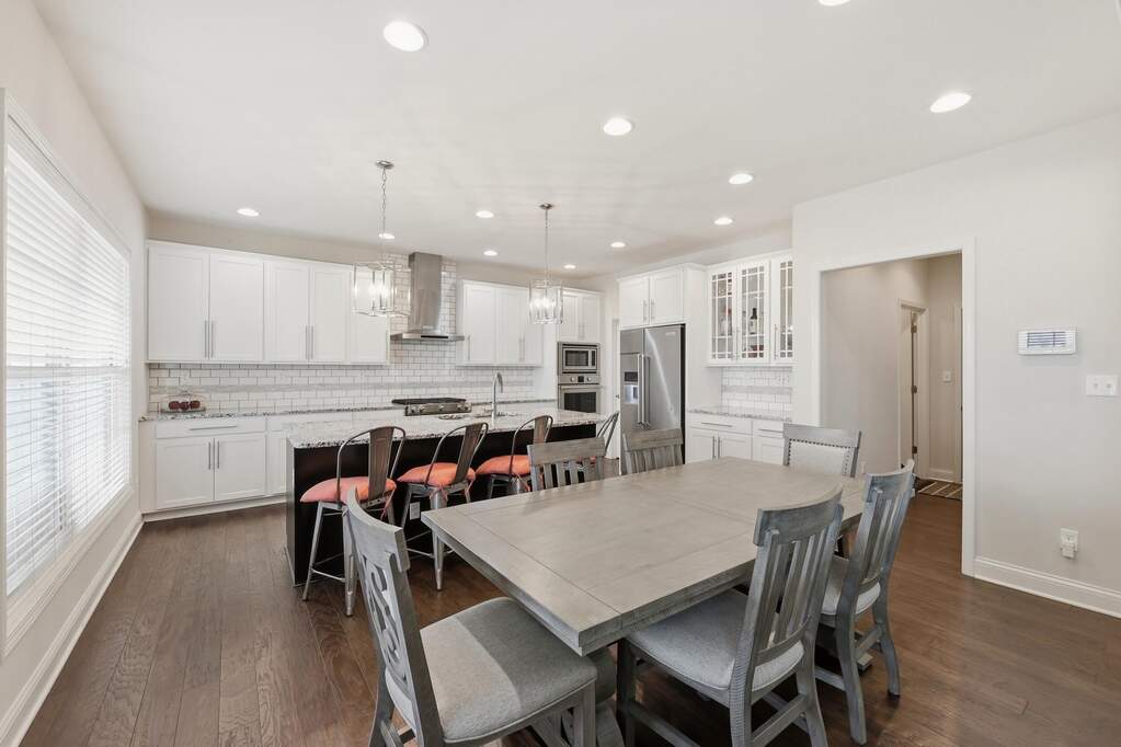 5 Bedroom Single Family Home/House's Image 3