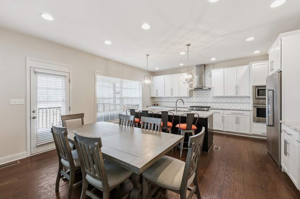 5 Bedroom Single Family Home/House's Image 4